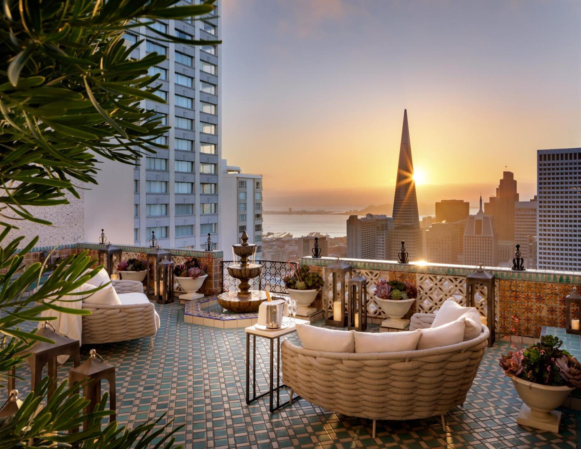 Hotel Fairmont San Francisco Exteriér fotografie The rooftop bar at the Four Seasons Hotel