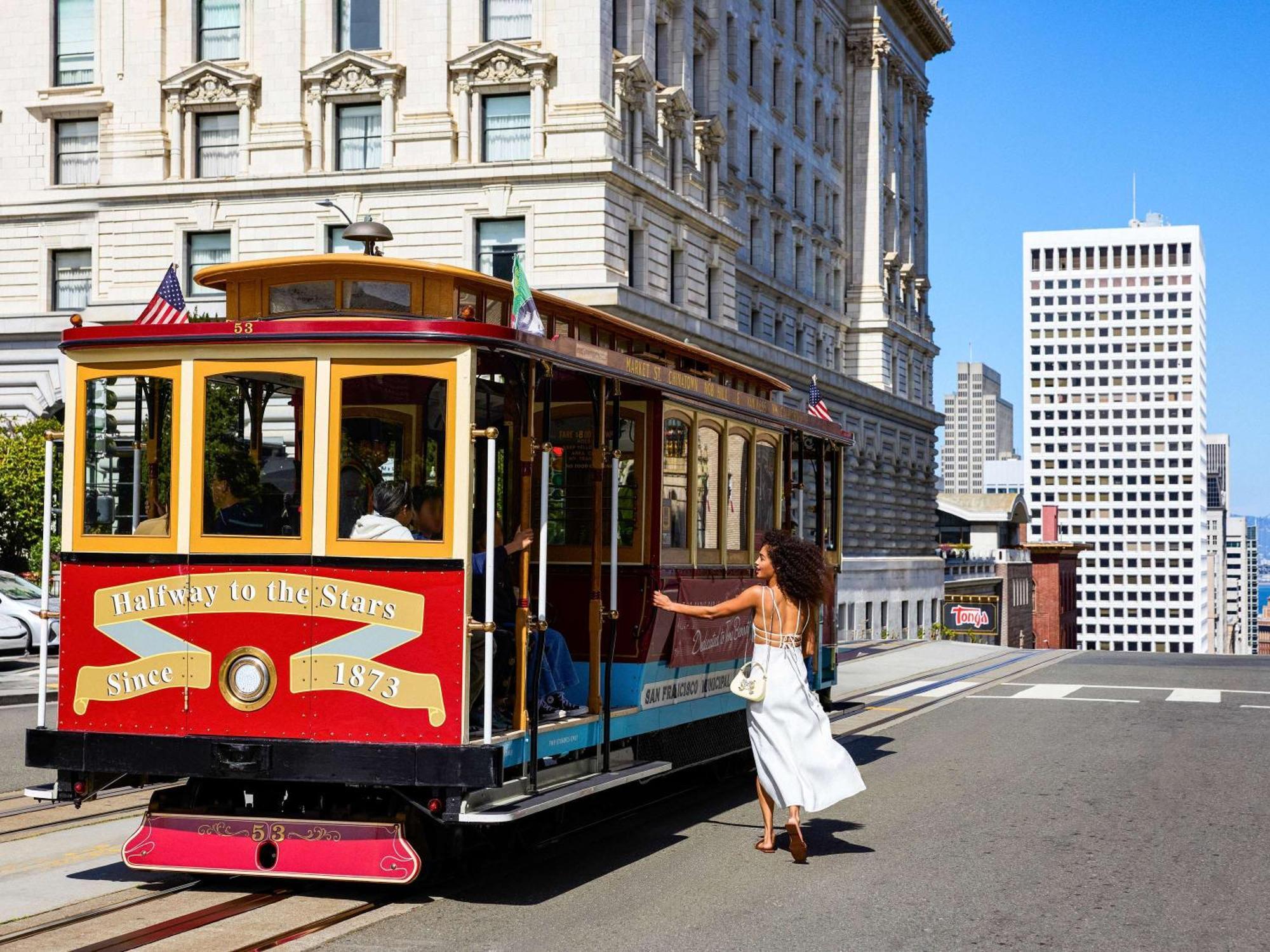 Hotel Fairmont San Francisco Exteriér fotografie Gaslamp Quarter trolley