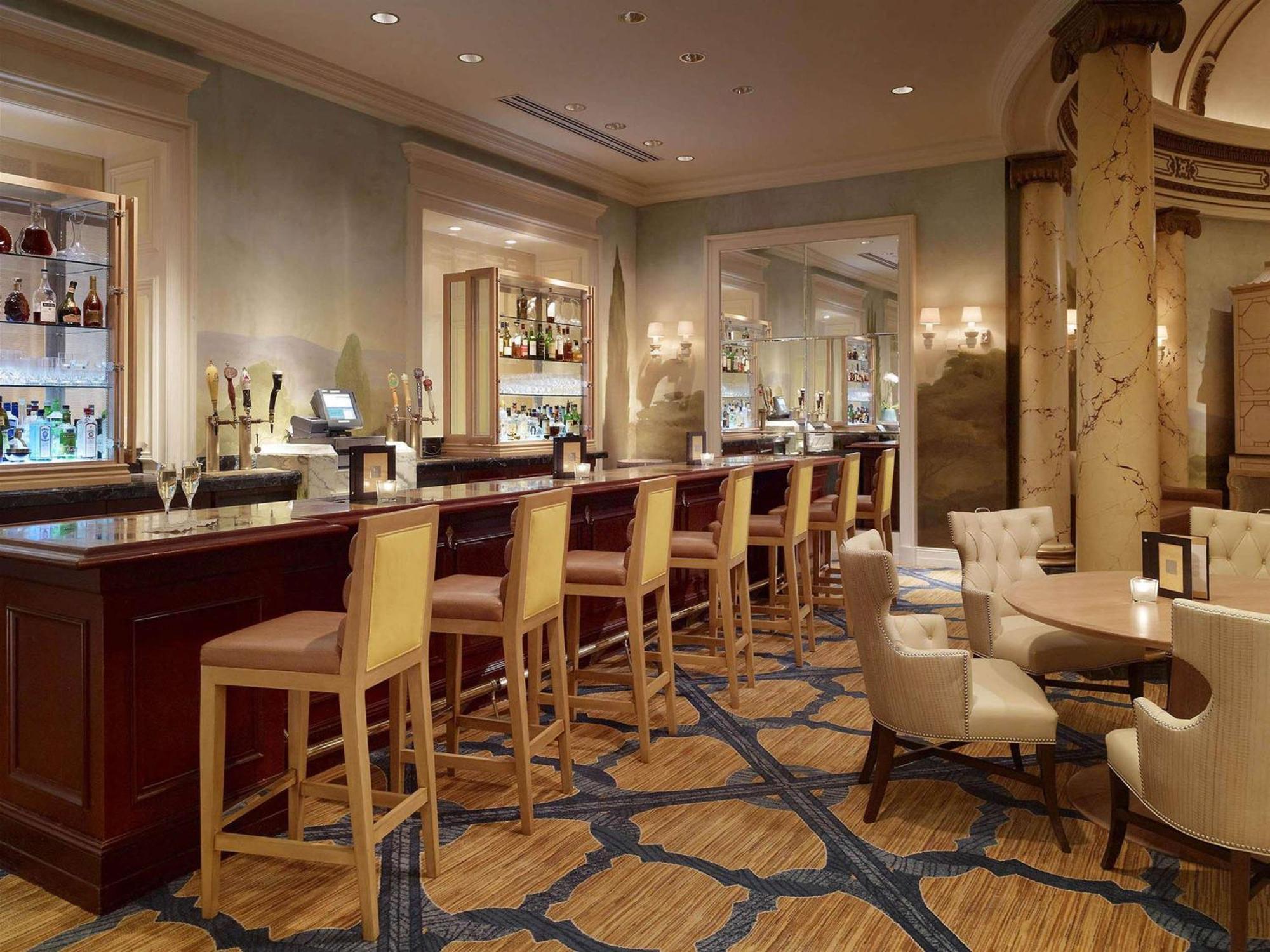 Hotel Fairmont San Francisco Exteriér fotografie The bar at the Four Seasons Hotel, Washington, D.C.