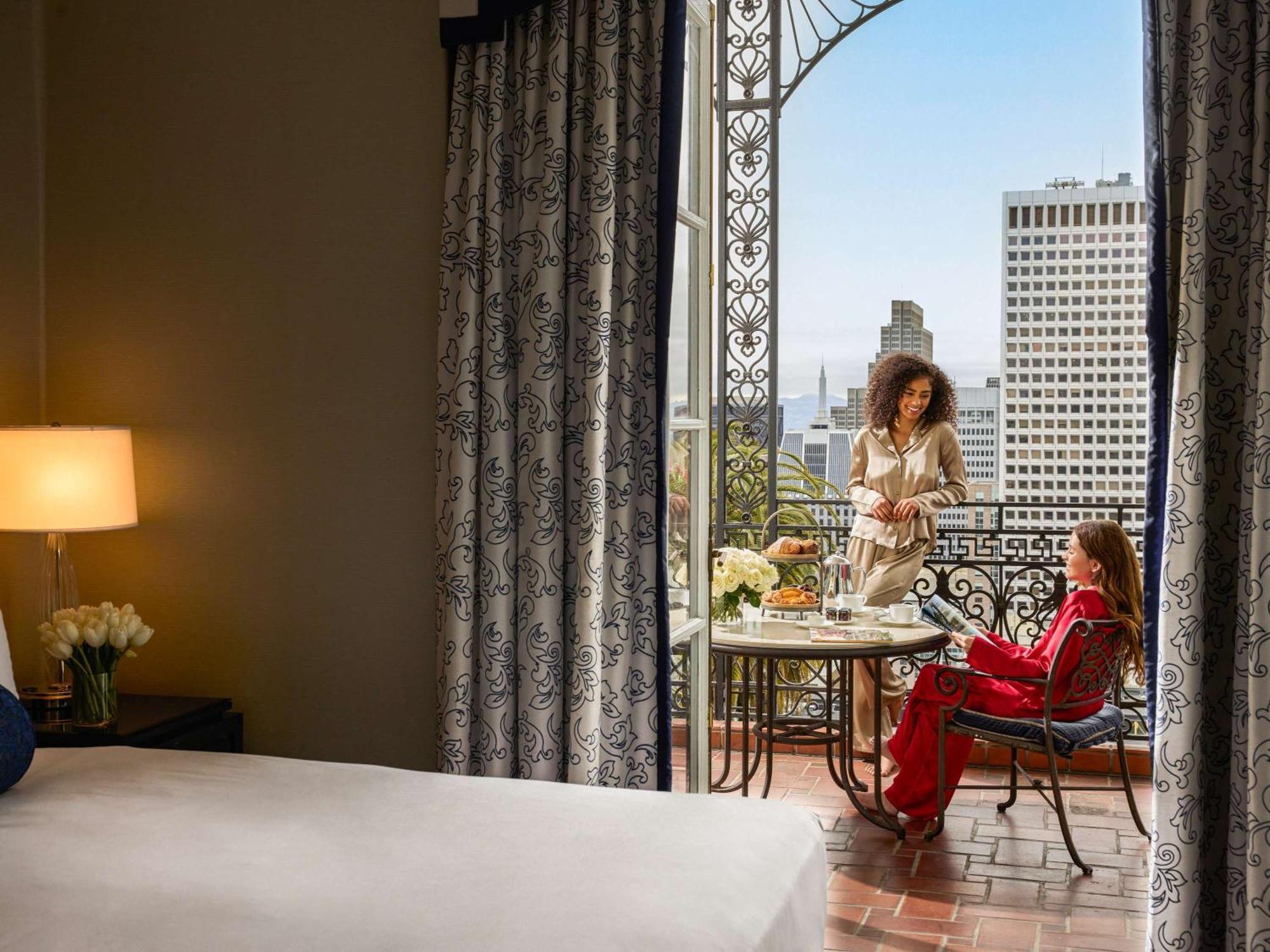 Hotel Fairmont San Francisco Exteriér fotografie A guest suite at the St. Regis Bangkok