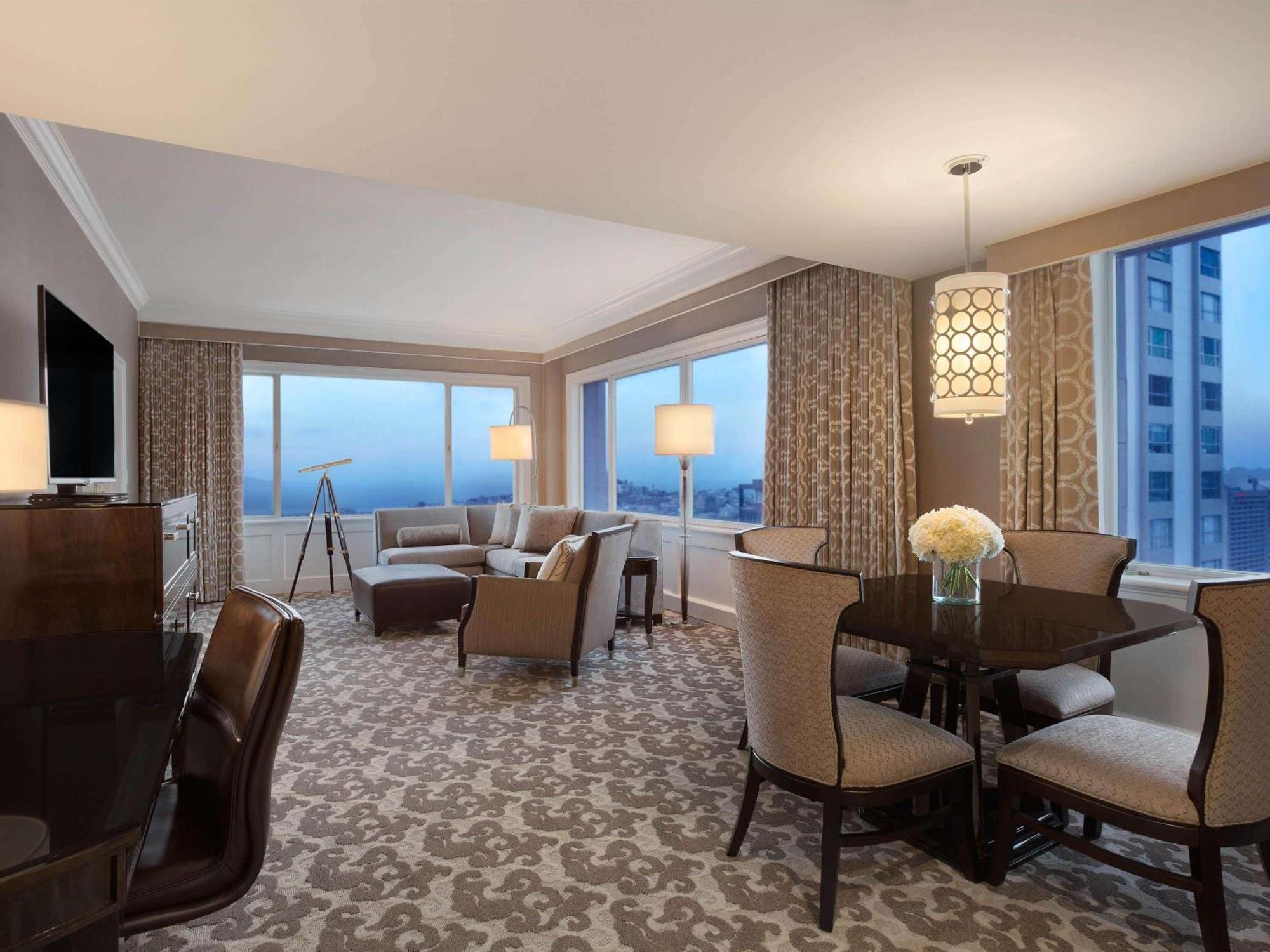 Hotel Fairmont San Francisco Exteriér fotografie A suite at the JW Marriott Detroit Renaissance Center